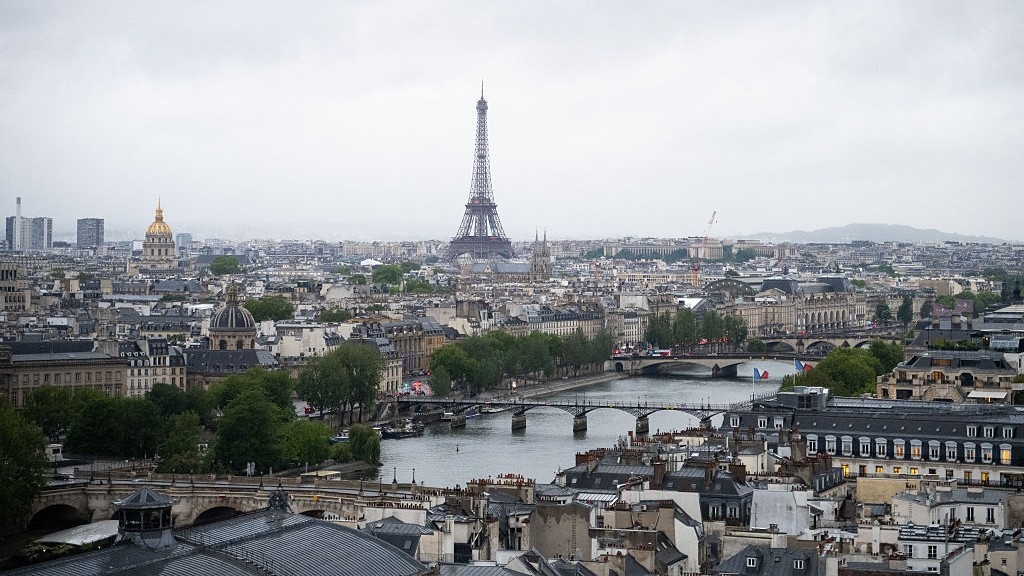 French Economy Unexpectedly Accelerates in 2Q