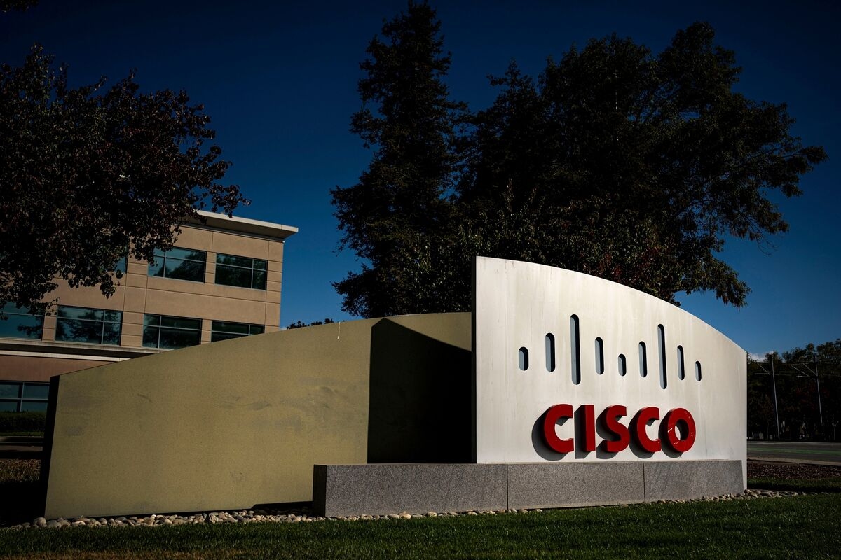 Cisco Gives Lukewarm Outlook, With Investors Craving AI Boost