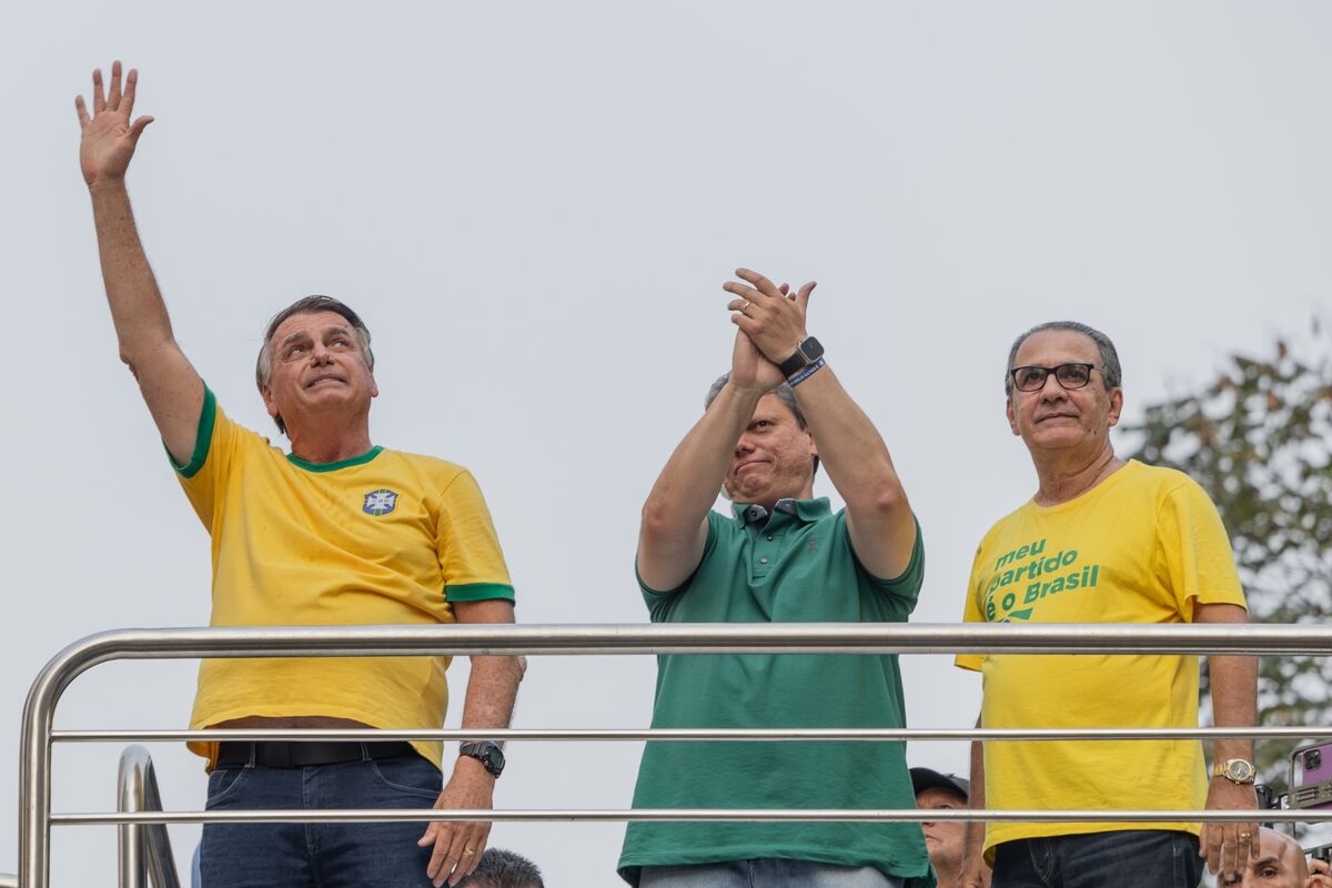 Bolsonaro Unlikely to Back Investor Favorite in Brazil Vote