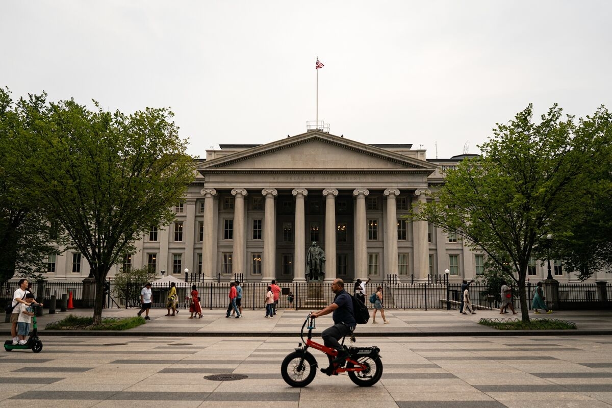 US Treasuries Fall as Traders Pare Fed Rate-Cut Bets After PPI
