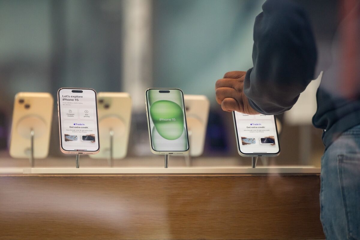 Smartphone Sales Growth Hit by Tariff ‘Whirlwind of Uncertainty'
