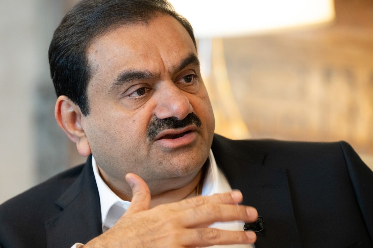 Adani Seeks Battery Tieup With China's BYD in Renewables Push
