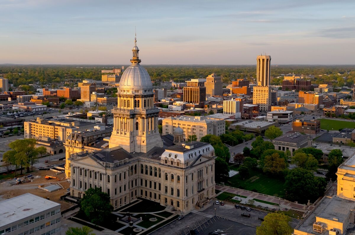 Illinois Lawmakers Pass Budget With Federal Funding Uncertain
