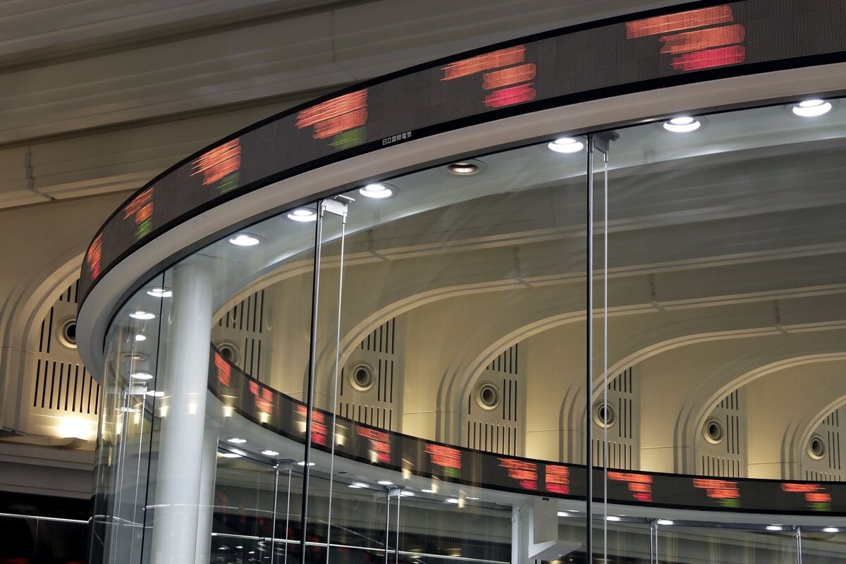 Goldman Sachs Raises Topix Target on Improved Macro Outlook