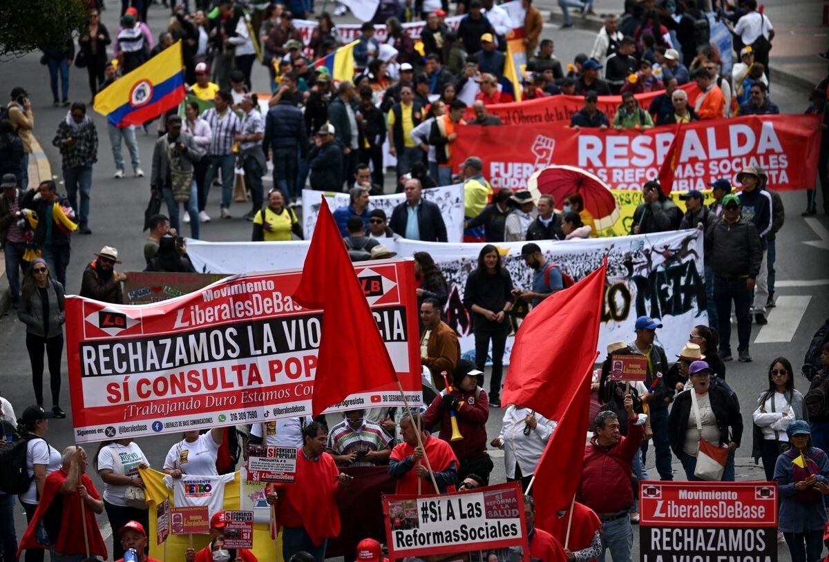 Colombia's Petro Moves Ahead With Labor Referendum Despite Rising Violence