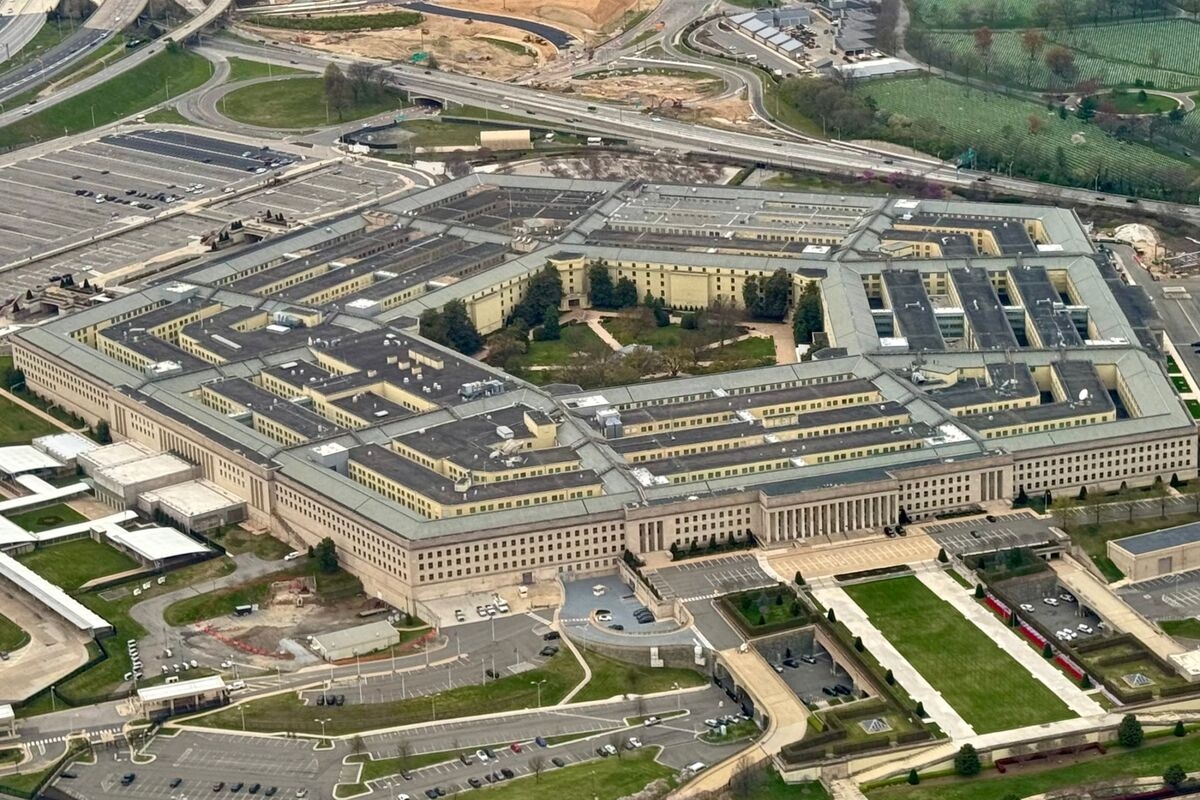 Senators Revive Bill to Break Big Tech's Grip on Pentagon Deals
