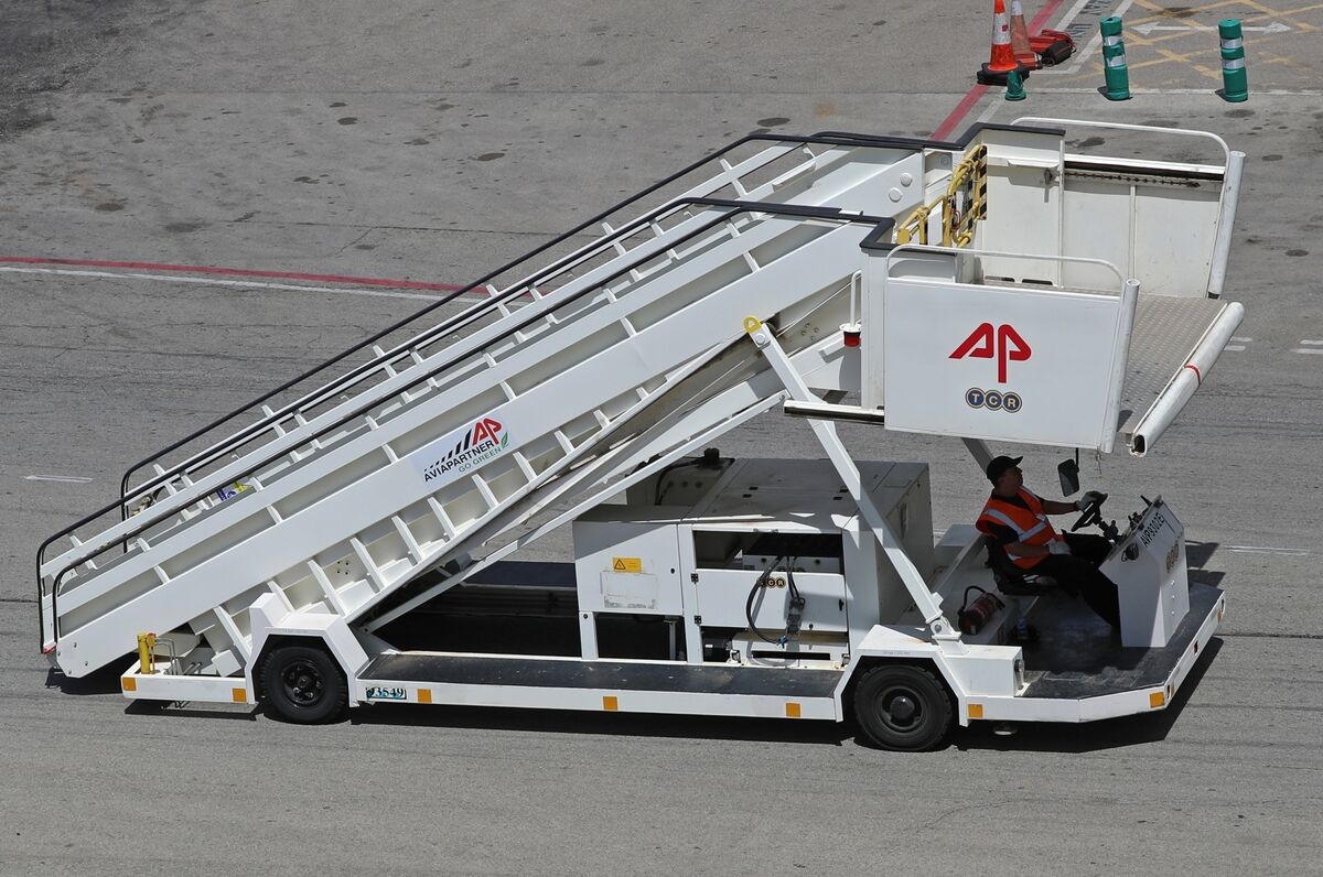 3i Seeks Pitches for Sale of Airport Services Firm TCR