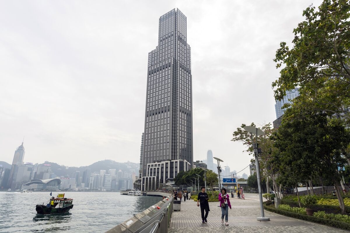 New World Is a Reminder China's Real Estate Crisis Isn't Over