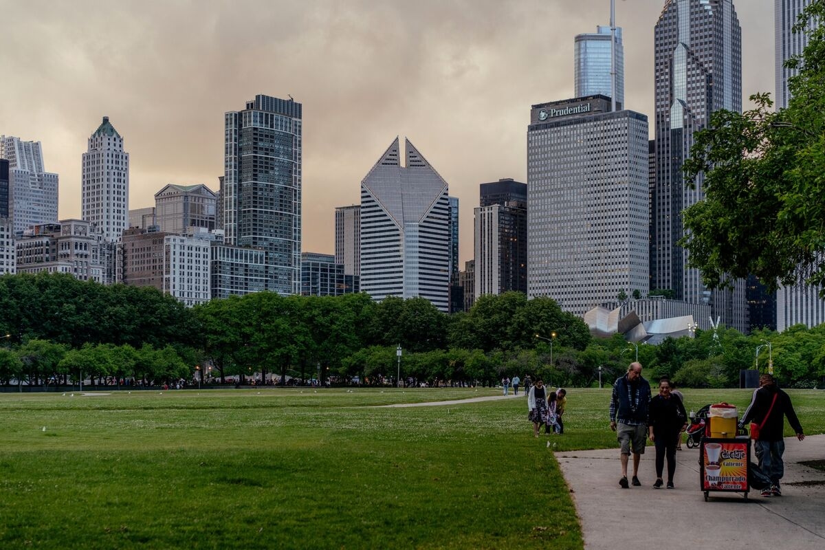 S&P Warns Chicago That Pension Cost-Hike to Pressure Budget