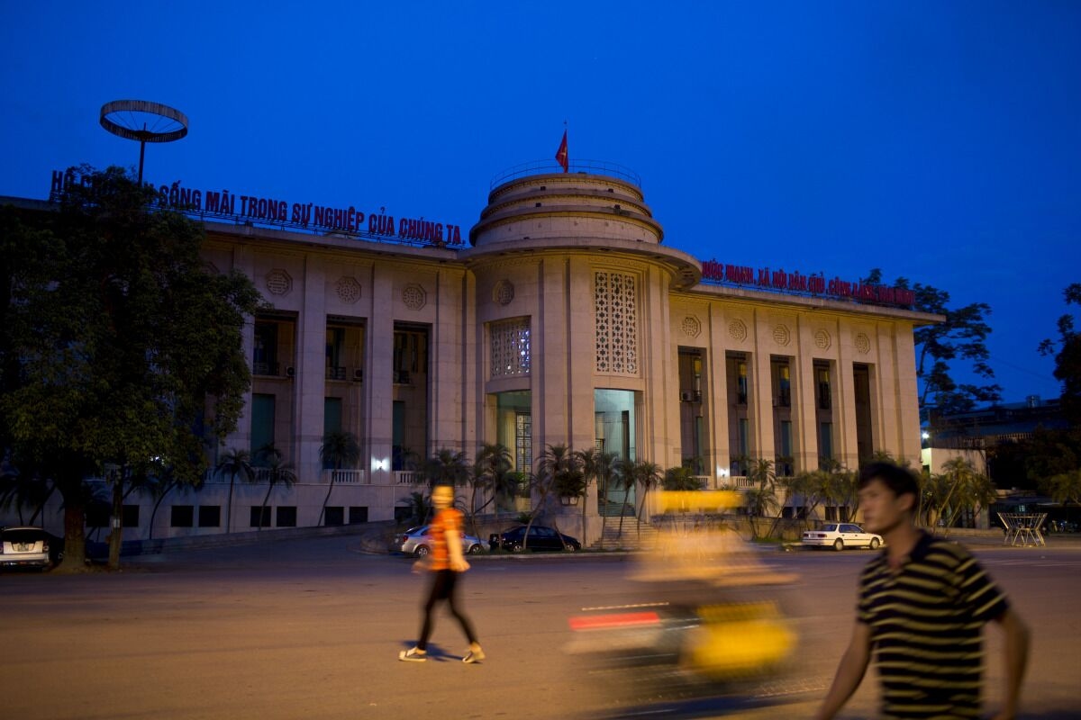 Vietnam Passes Law to Tackle Bank Crisis, Resolving Bad Debts
