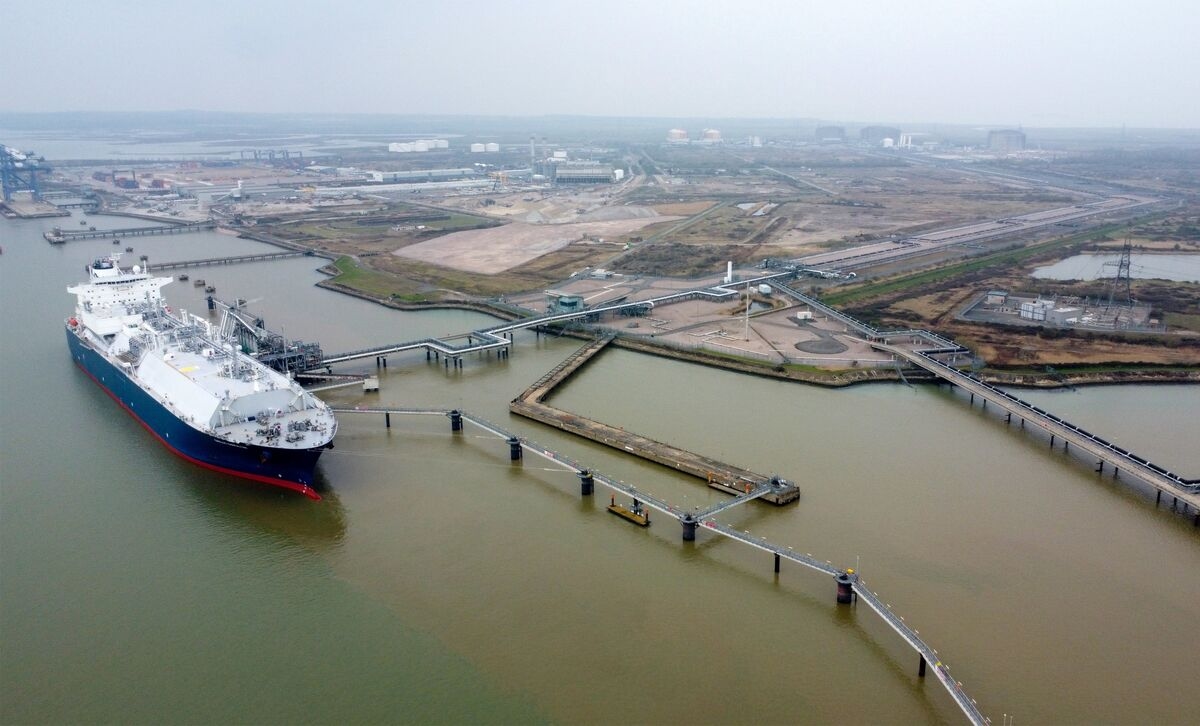 CKI Nears Deal for National Grid's £2 Billion LNG Terminal
