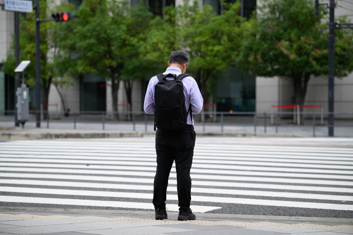 Japan's Wage Growth Slows, Backing Case for BOJ Caution