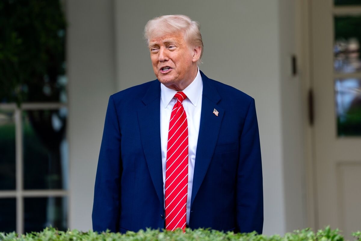Trump Threatens EU, Smartphones as Tariff Rhetoric Escalates