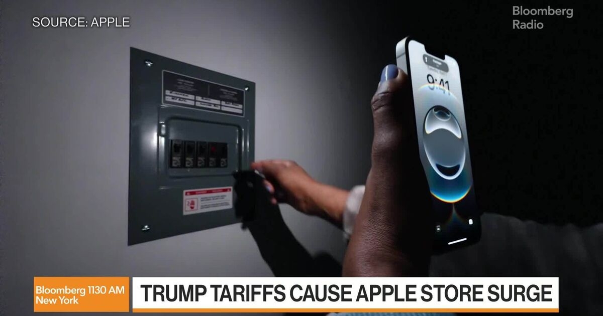 Trump Tariffs Cause Apple Store Surge