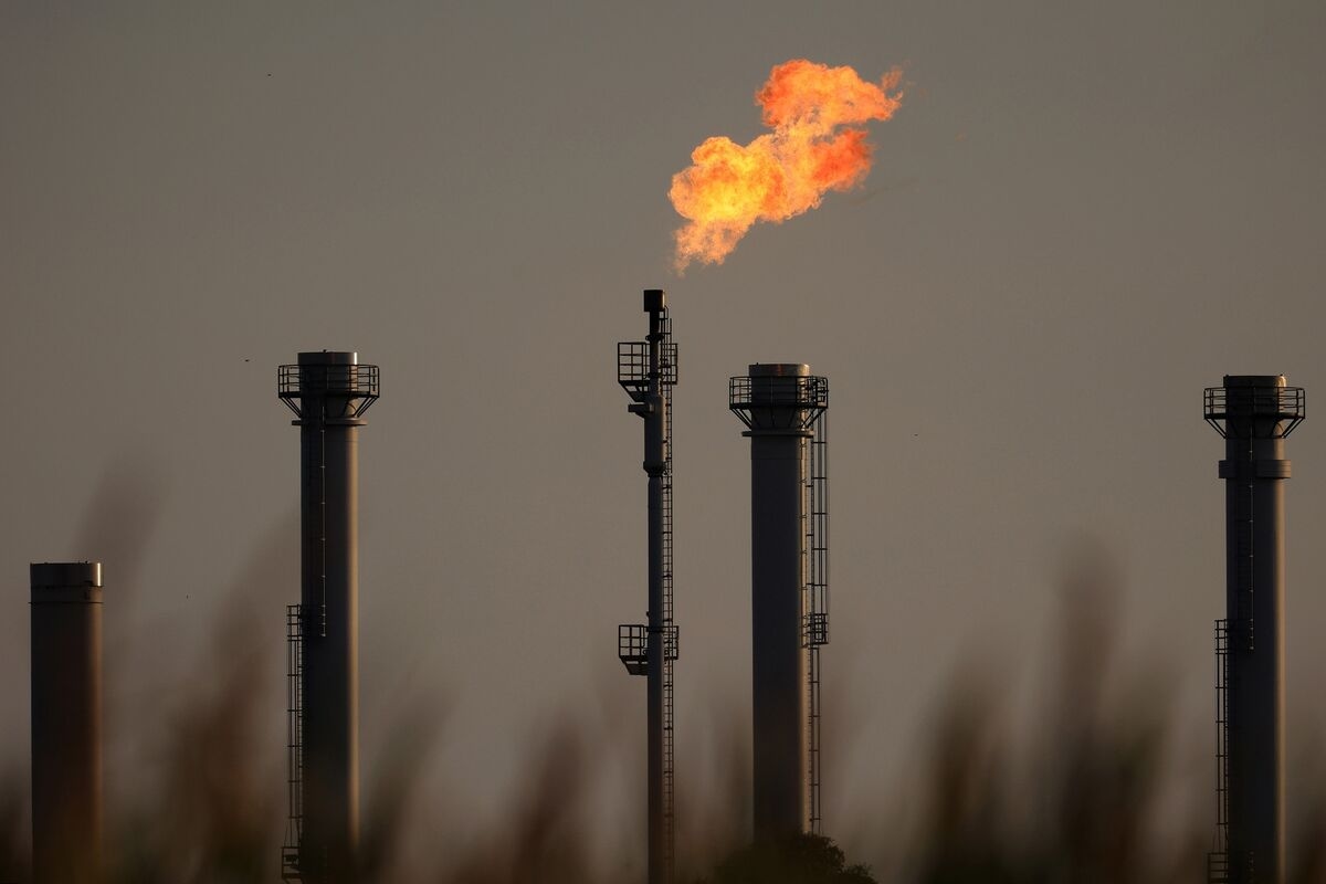 Germany Gets First Bookings for Huge, Nearly Empty Gas Reserve