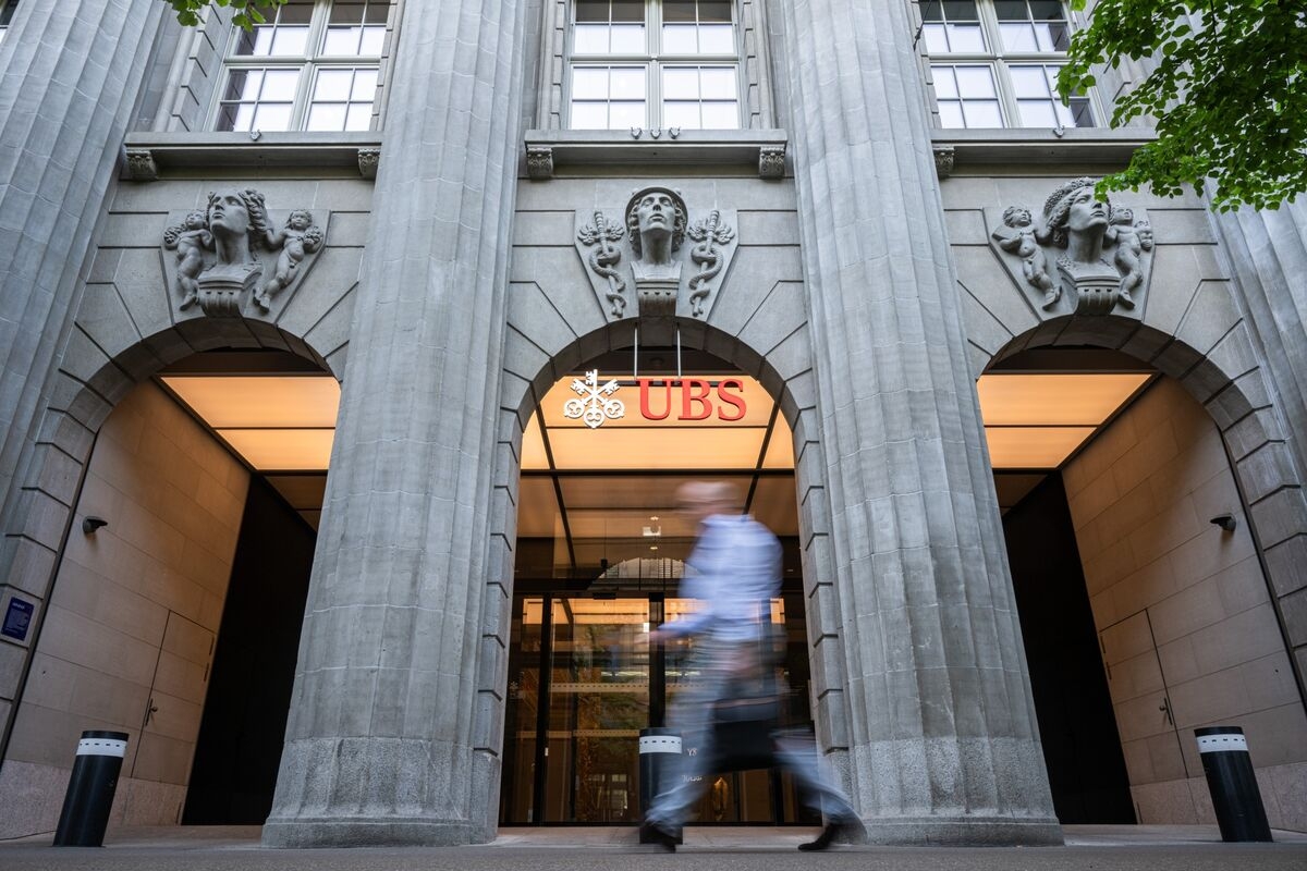 UBS Vows to Stand By Strategy After Swiss Capital Demands