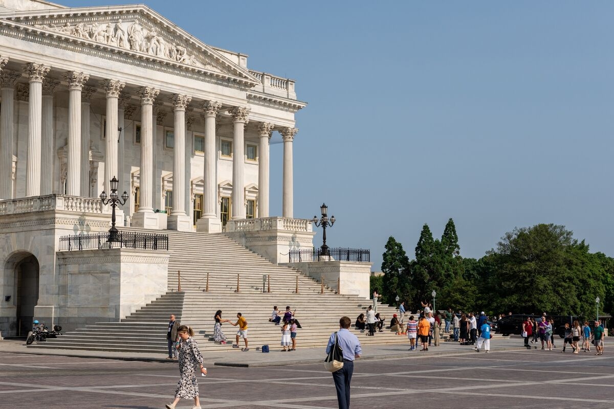 Senate Readies Tax Bill for Vote as Holdouts Threaten Delay
