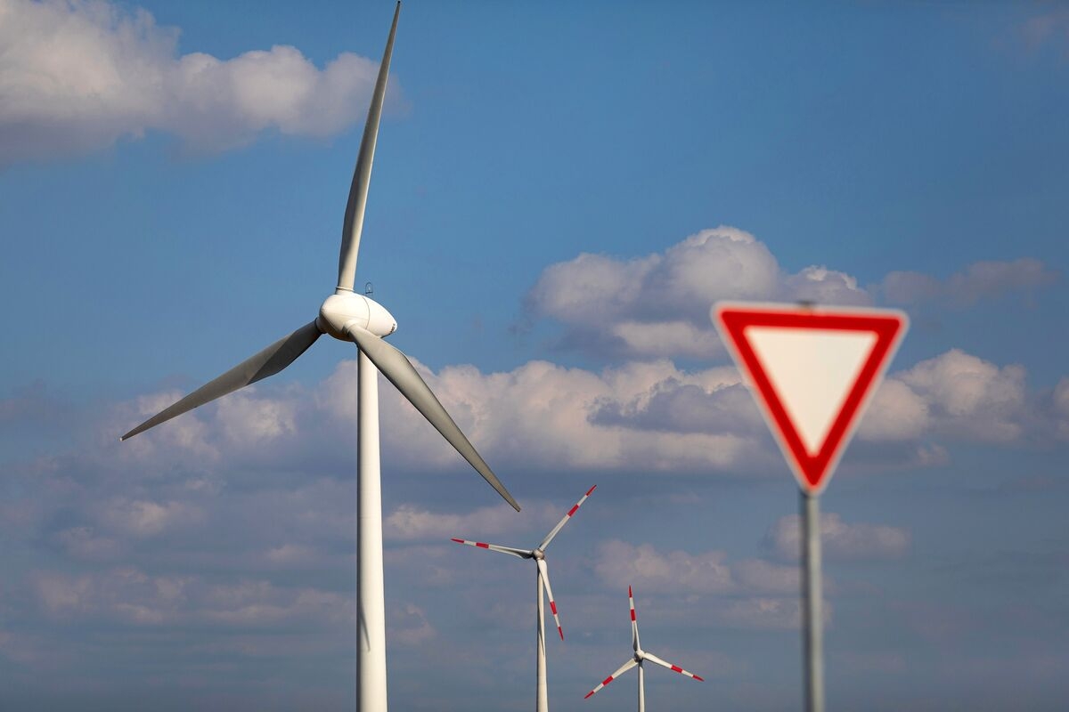 German Power Hits Year's Biggest Gap Over France on Wind Lull