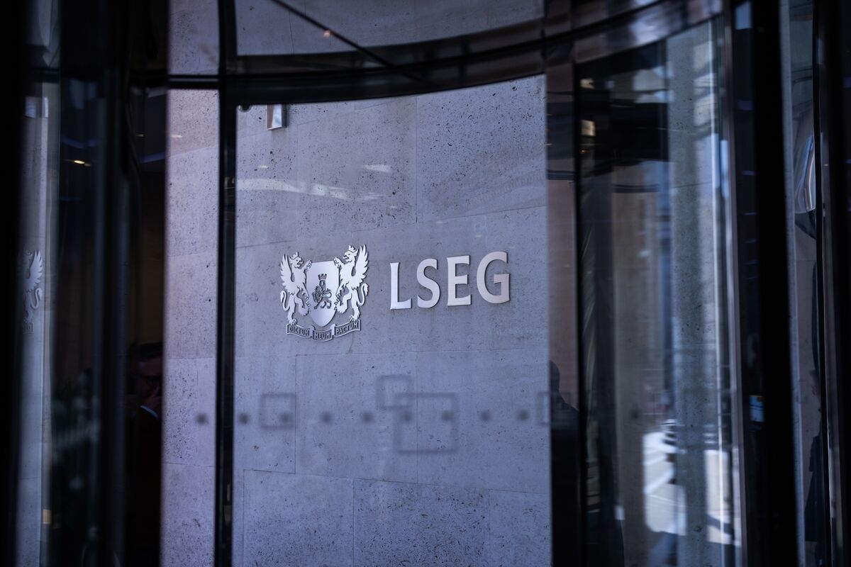 LSE's Walker Says UK Needs Local Investment Push to Stem Exodus