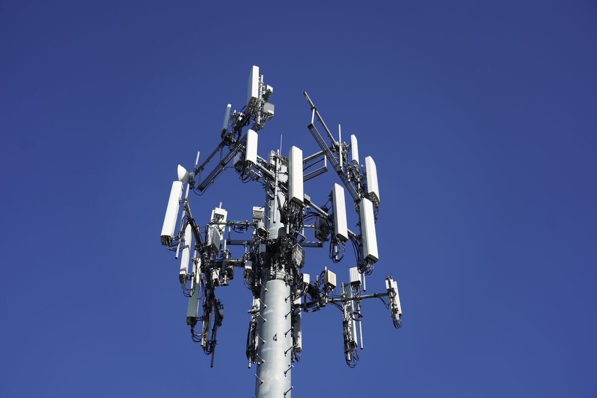 Singapore's Keppel Divesting S$1.4 Billion M1 Telco at Loss