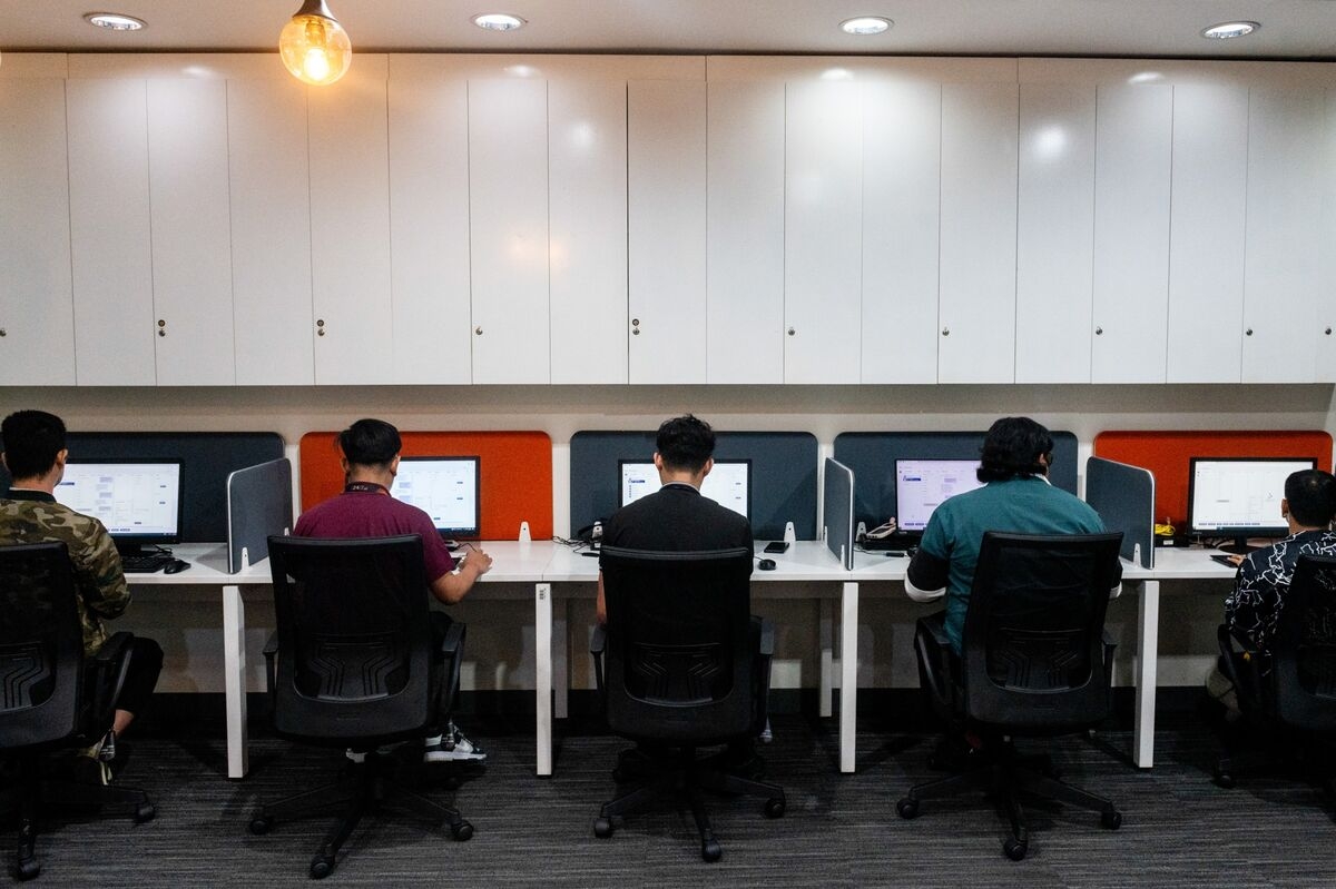 McKinsey Leans On AI to Make PowerPoints Faster, Draft Proposals