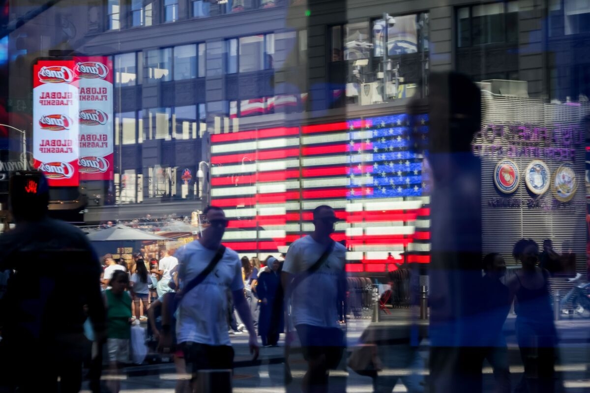 Options Traders Brace for Big Tech Selloff With ‘Disaster' Puts