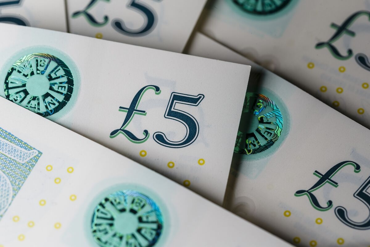 Brits Hoarding Cash Amid Global Volatility, Says Bank of England Official