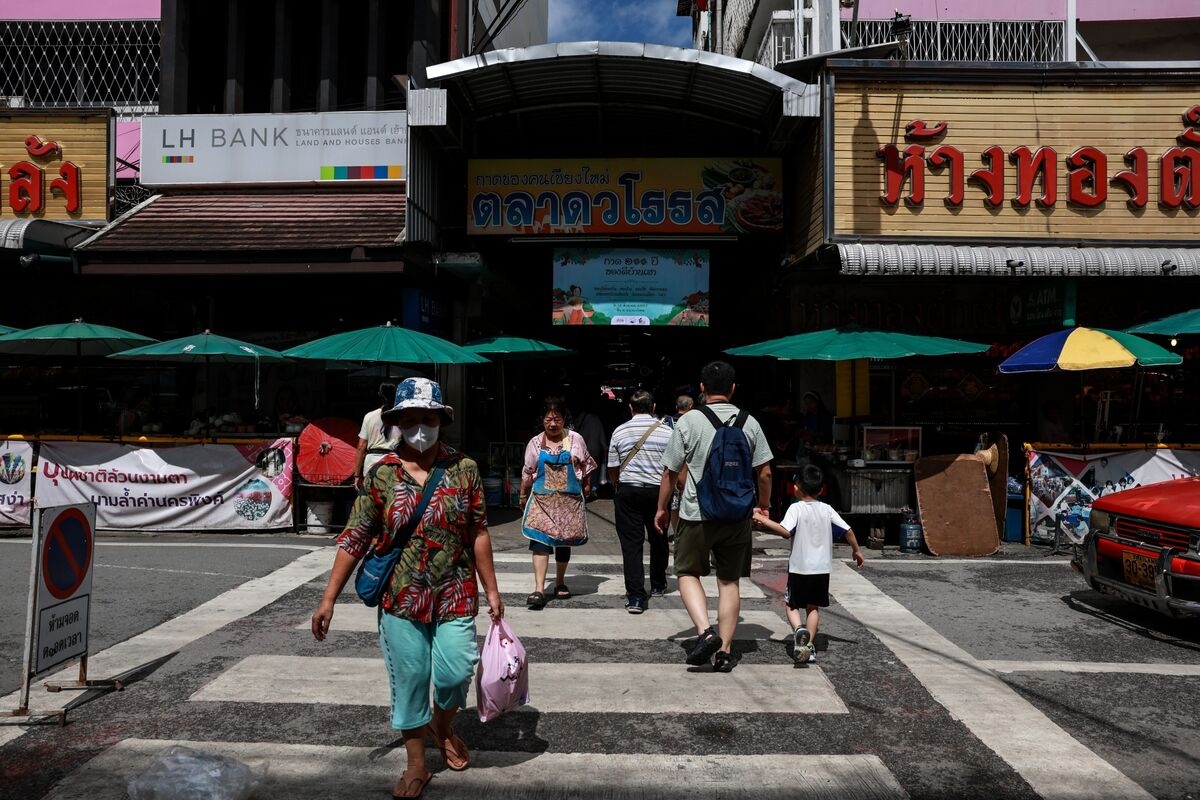 Thai Household Debt Drops to Five-Year Low as New Loans Shrink