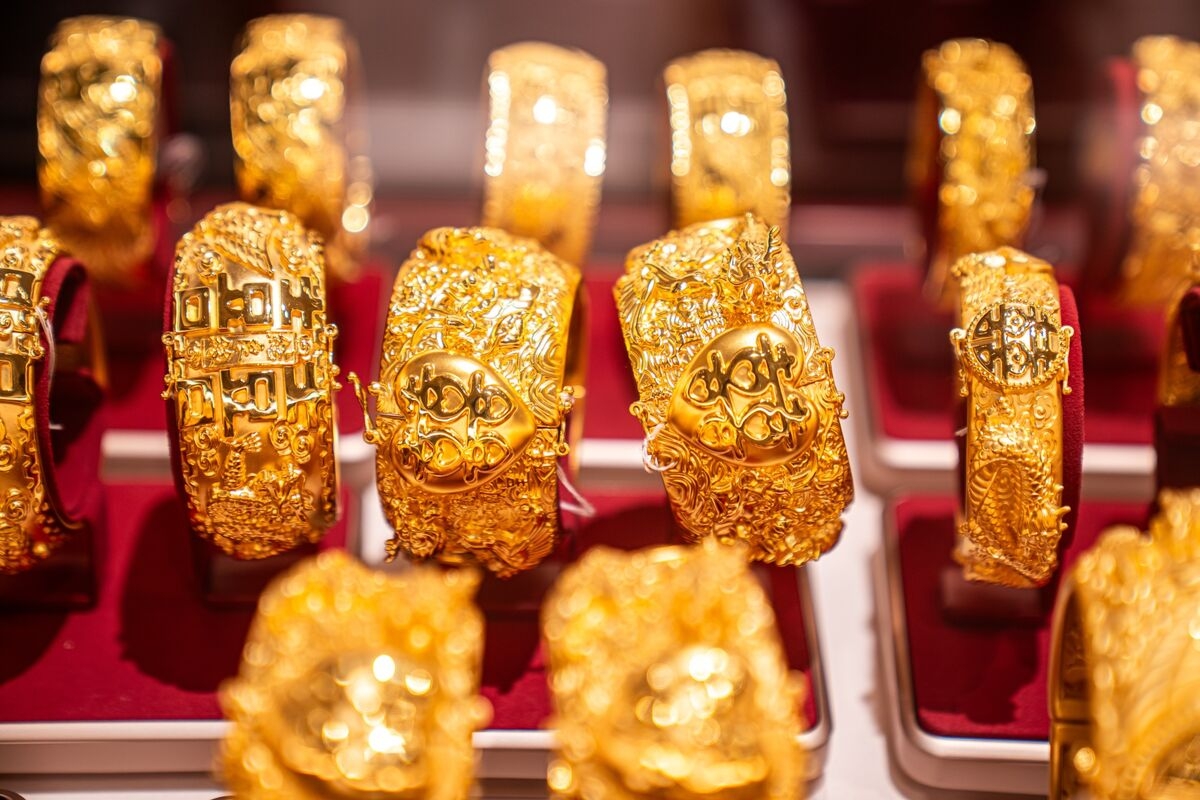 No Gold Ticket for Hong Kong's Cheng Billionaire Family