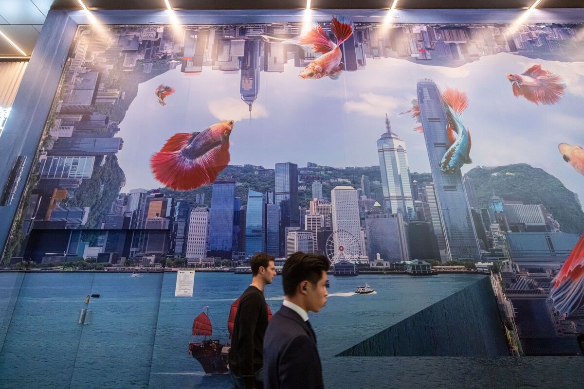 Hong Kong Bankers Are Busy Again as City Rakes in Mega Deals