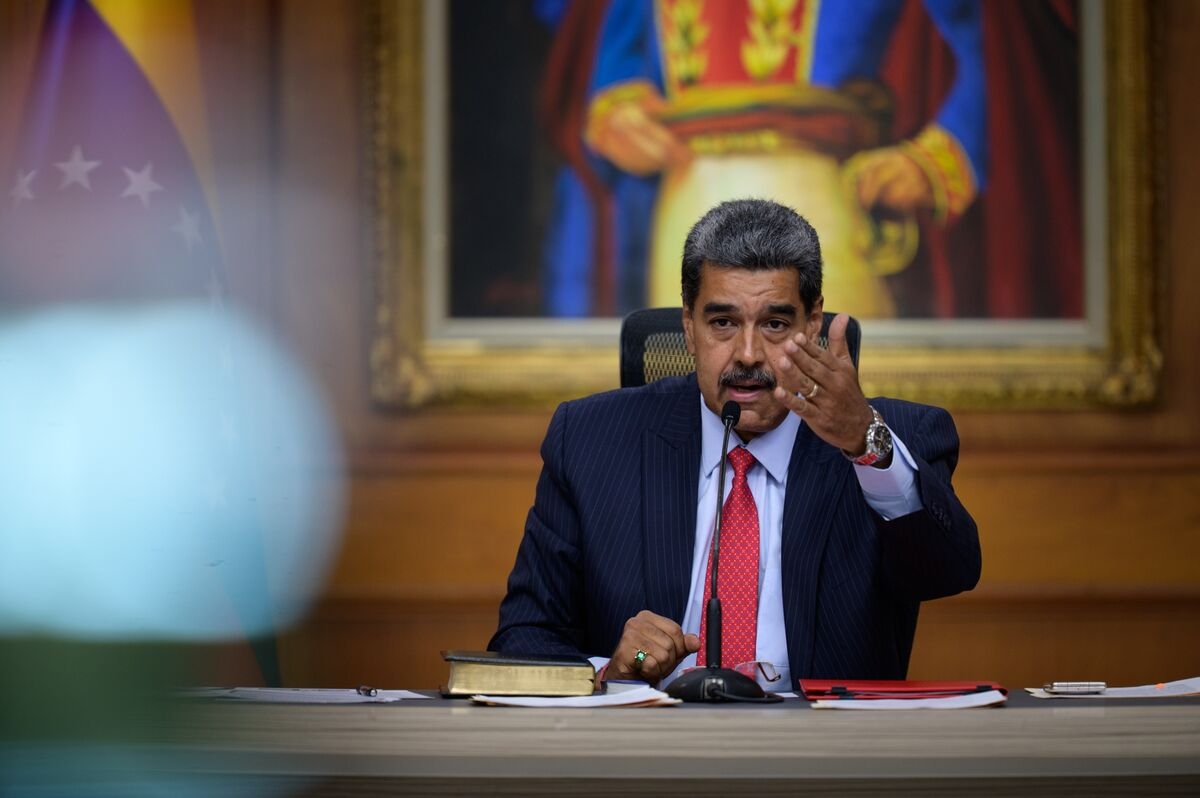 Maduro to Receive Venezuela Deportees Jailed in El Salvador