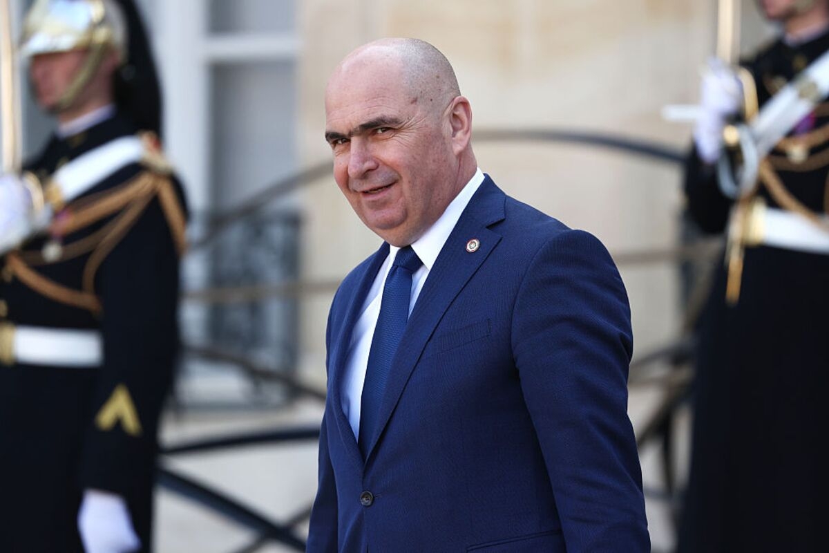 Romania Nears Deal to Form Government After Weeks of Deadlock