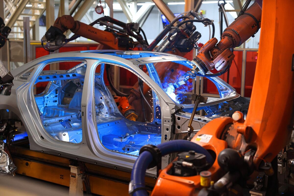 VW to Launch 11 New Models in China to Claw Back Market Share