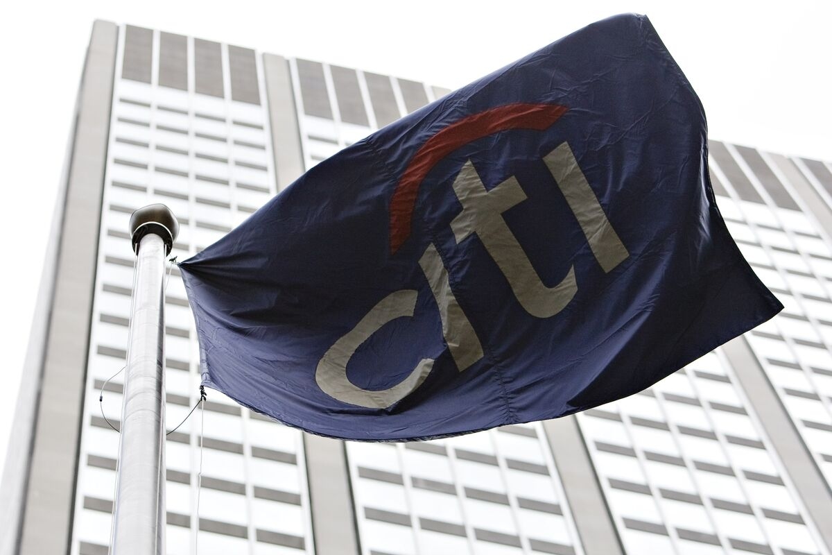 Citigroup, Barclays See ‘Mountain of Money' for Risky Debt