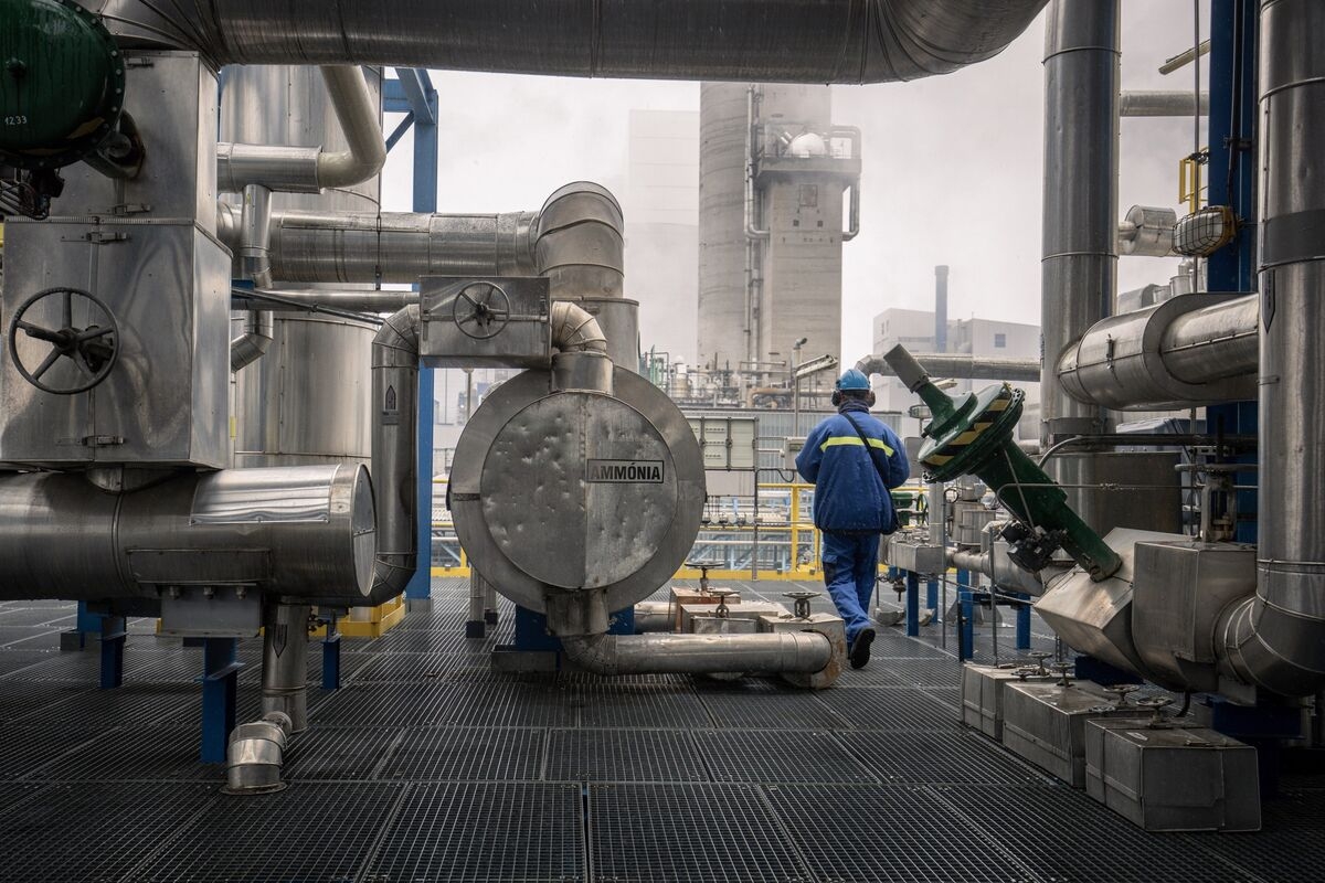 Nitrogenmuvek in Last-Ditch Talks to Avert Default on Euro Bond