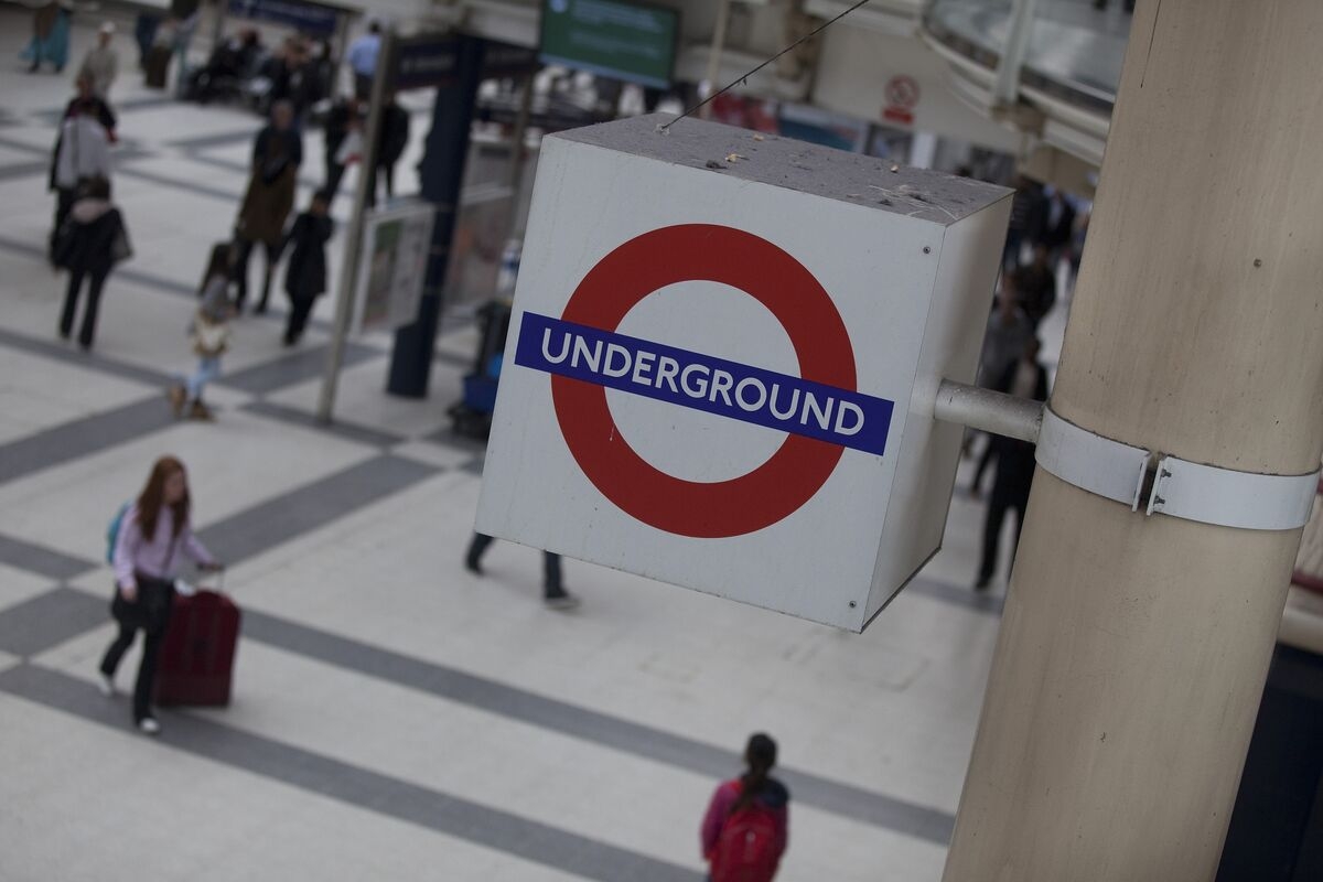 London Underground Services Suspended After Power Outage