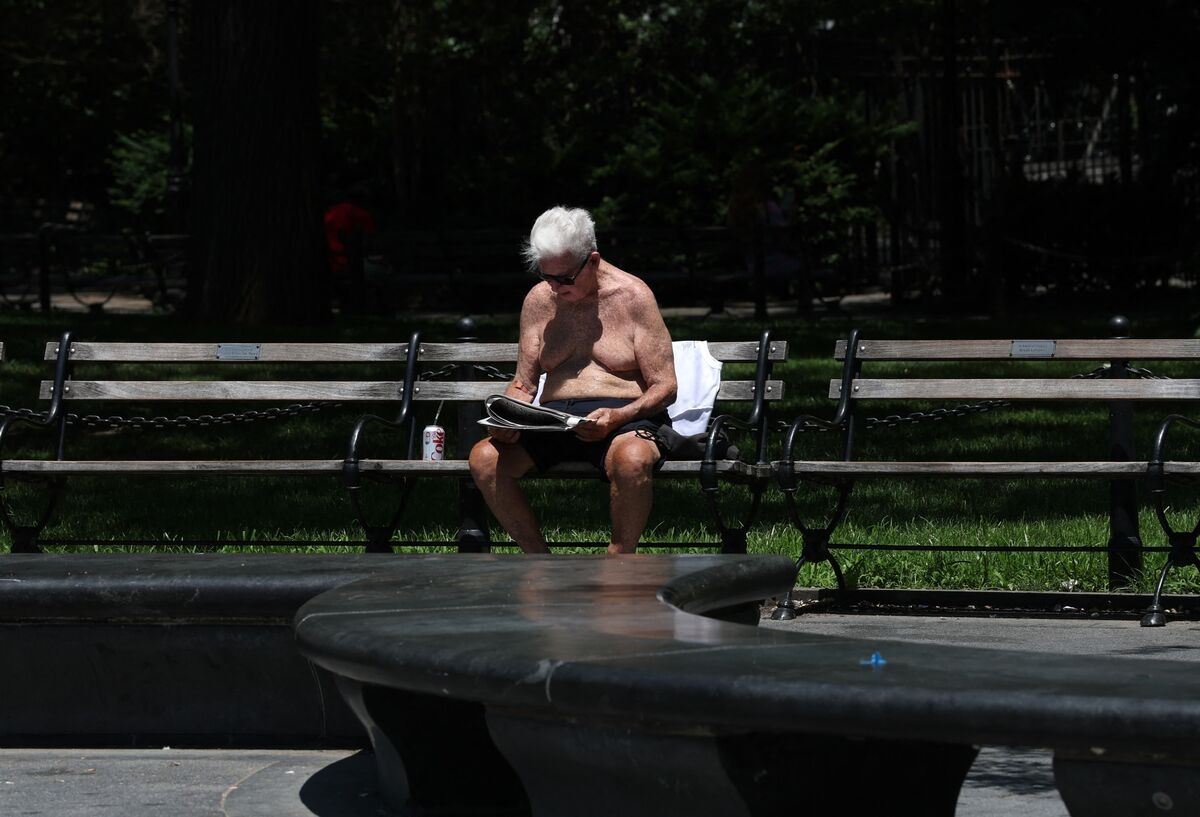 In Hell, Men Wear Shorts to Work