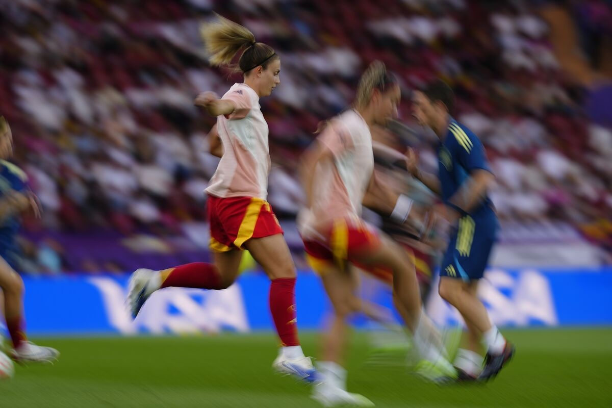 Women's Soccer Wins Fans' Hearts But Not Sponsors' Wallets