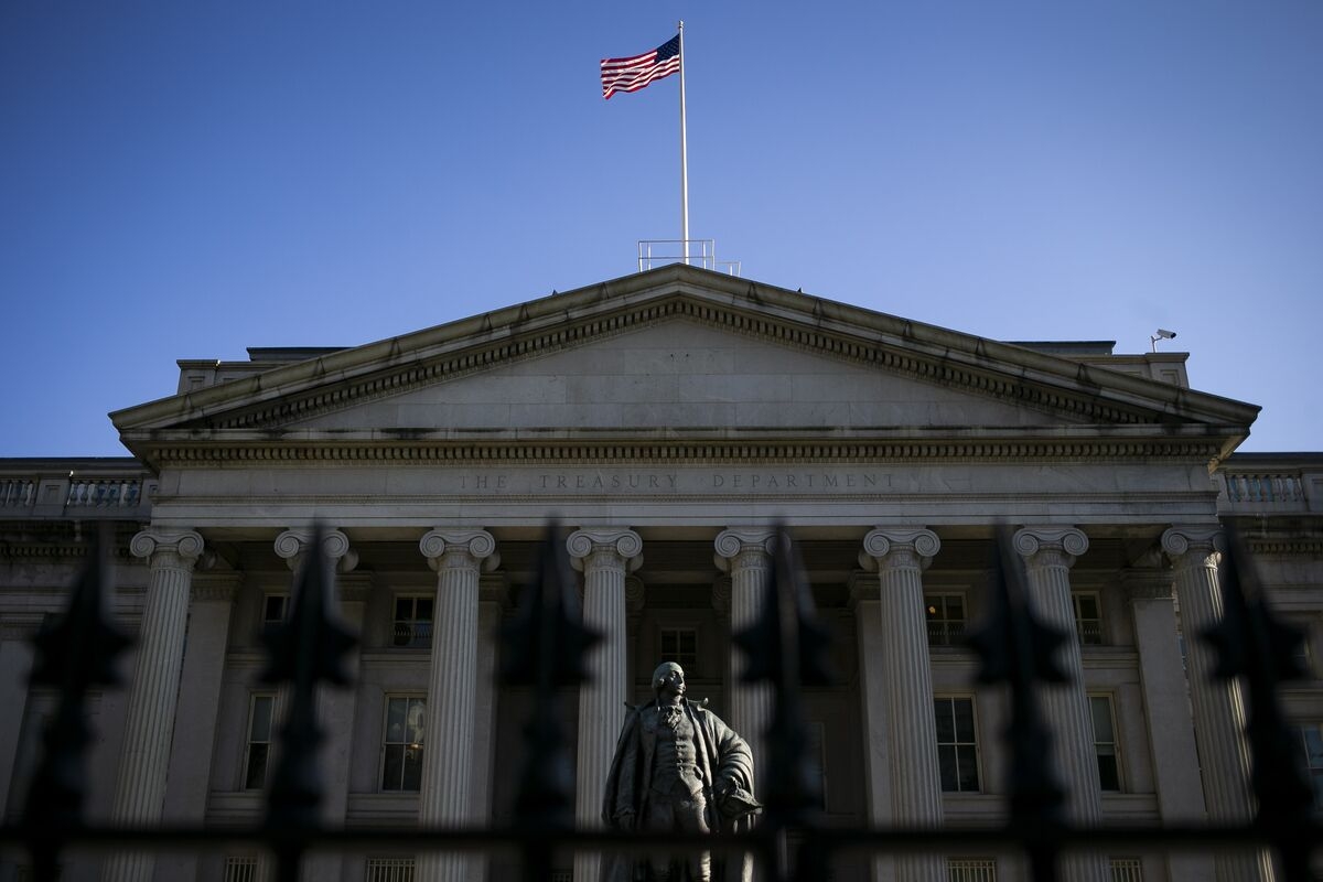 US Bonds Drop as Strong Job Data Trims Bets on Two 2025 Fed Cuts
