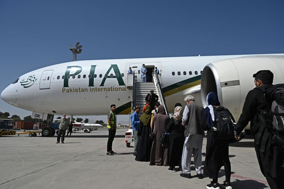 Pakistan Draws Several Bidders for Loss-Making National Airline