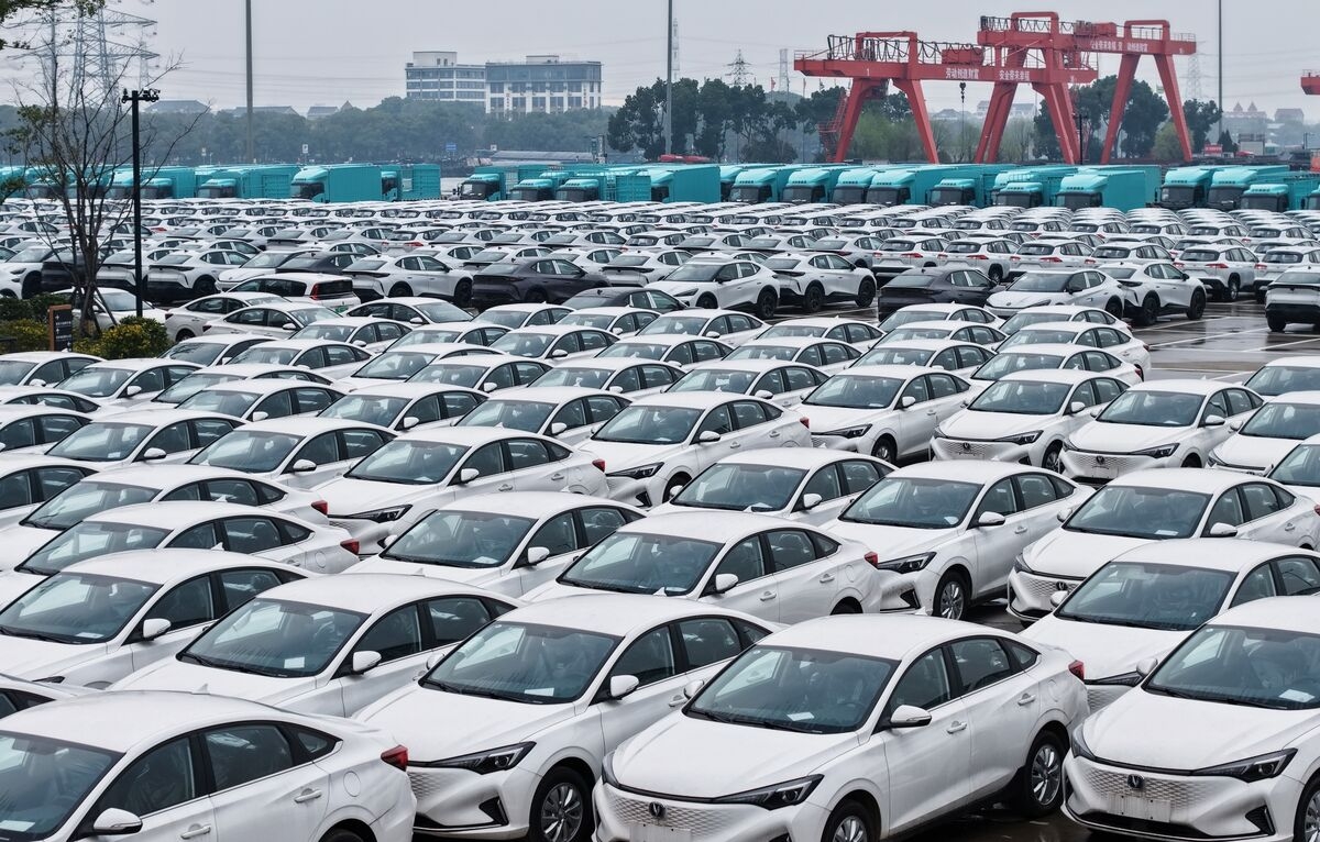 Chinese State-Owned Carmakers' Shares Rise After Merger Report