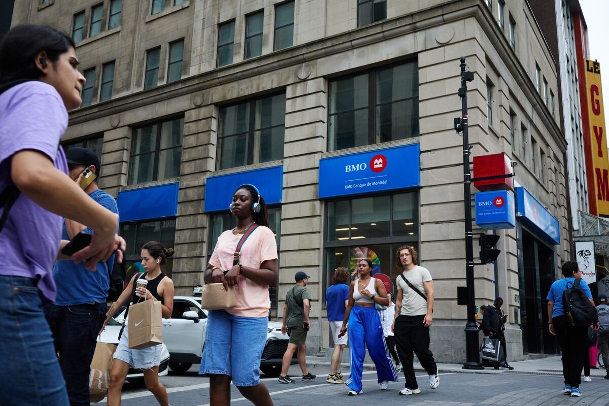 Banks Postpone Loan Sale for HIG's US-Canada IT Merger