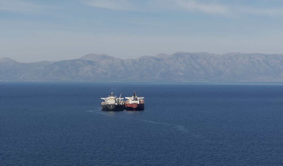 Russia Sanctions Hamper Delivery of Moscow's Oil