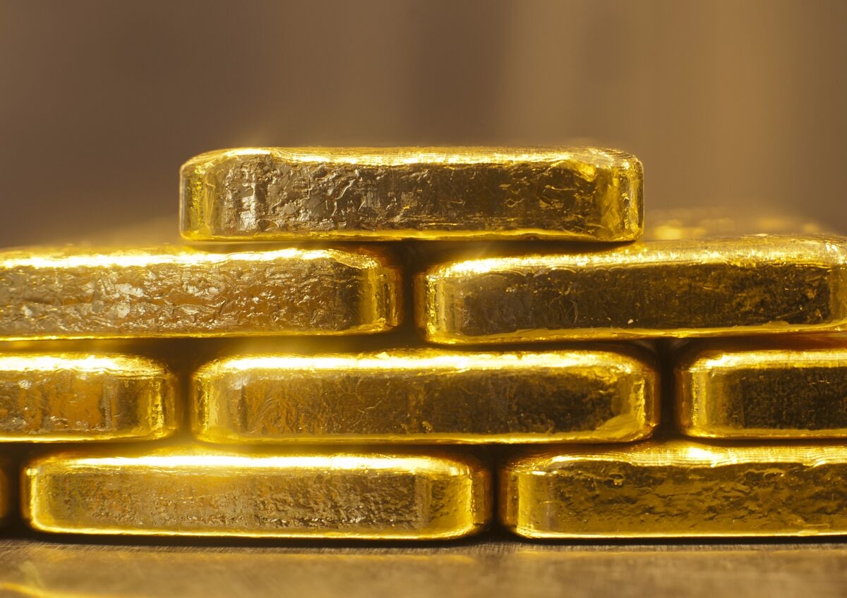 Gold Holds Decline After US Jobs Data Deters Demand for Havens