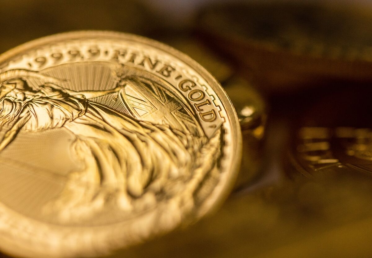 Gold Holds Decline as US-EU Trade Deal Eases Some Haven Demand