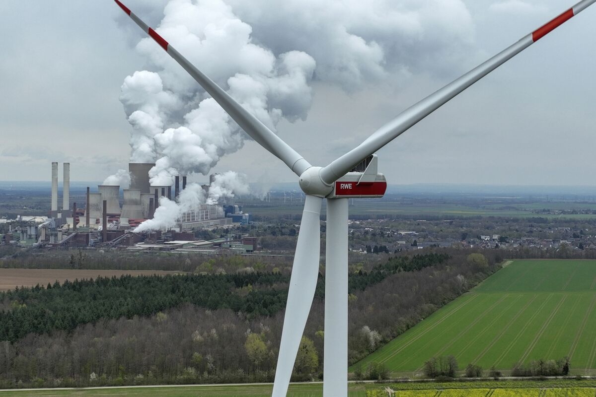 Elliott Urges RWE to Boost Buybacks After Building 5% Stake