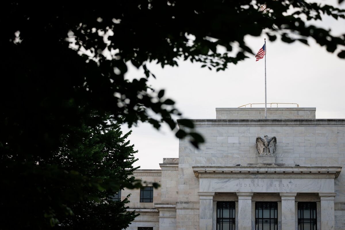 Traders See Fed Cutting Rates Just Twice in 2025 on Cooling Trade War