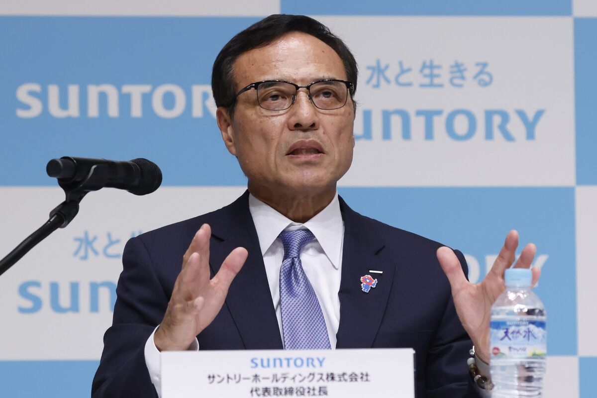 Bank of Japan ‘Must Increase Interest Rates,' Suntory's CEO Says