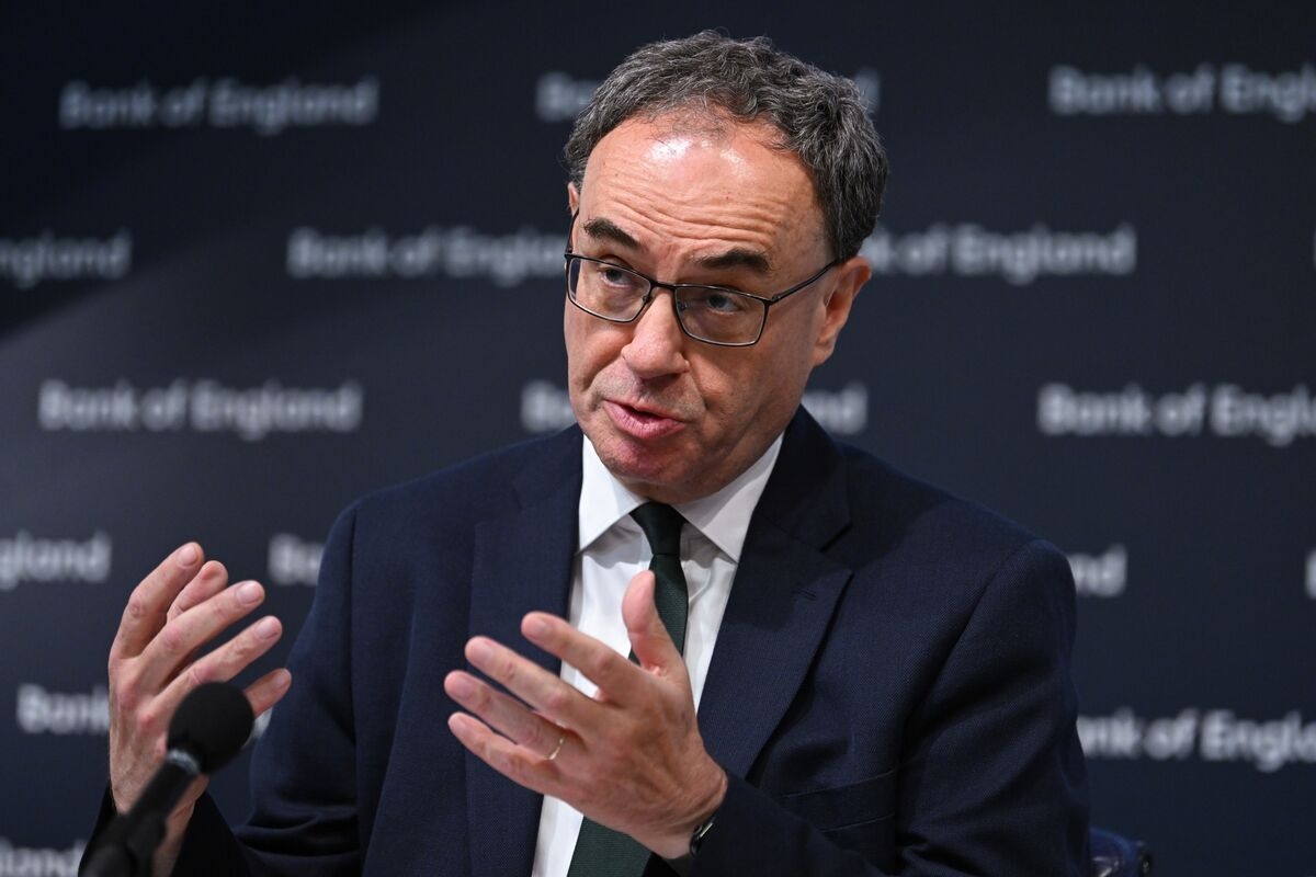 BOE Highlights Risk of Greater QT Impact in Hint at Slowing Pace