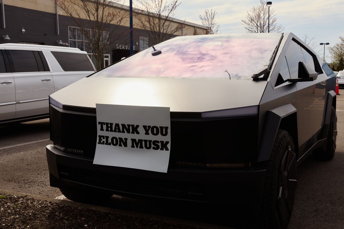 Tesla Gives Musk Some Stock